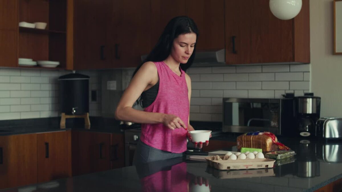 Woman Preparing Her Lunch In The Morning 42908 Medium